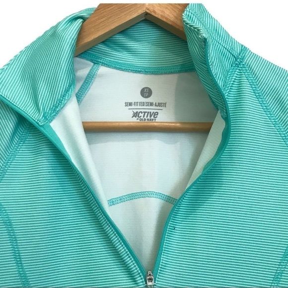 Old Navy Performance 1/4 Zip Pullover - Picture 4 of 6